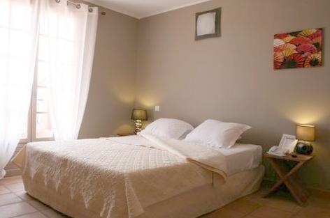 L'Hotellerie Kouros Cuers Bilik gambar