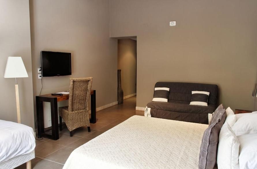 L'Hotellerie Kouros Cuers Bilik gambar