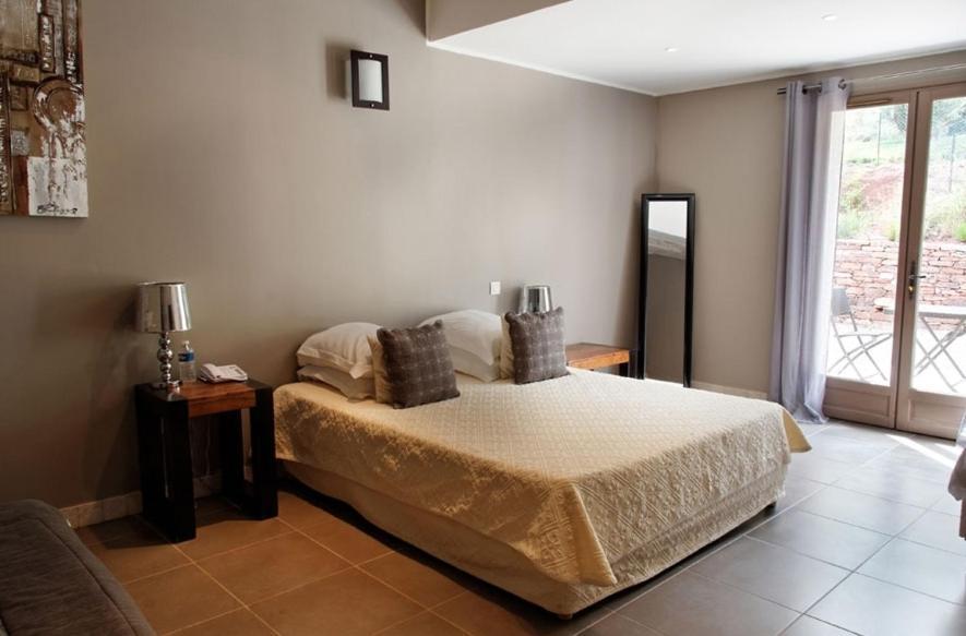 L'Hotellerie Kouros Cuers Bilik gambar