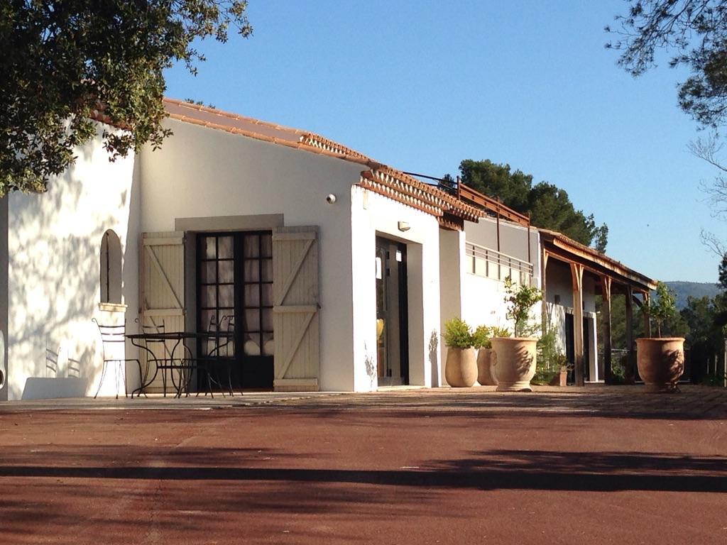 L'Hotellerie Kouros Cuers Luaran gambar