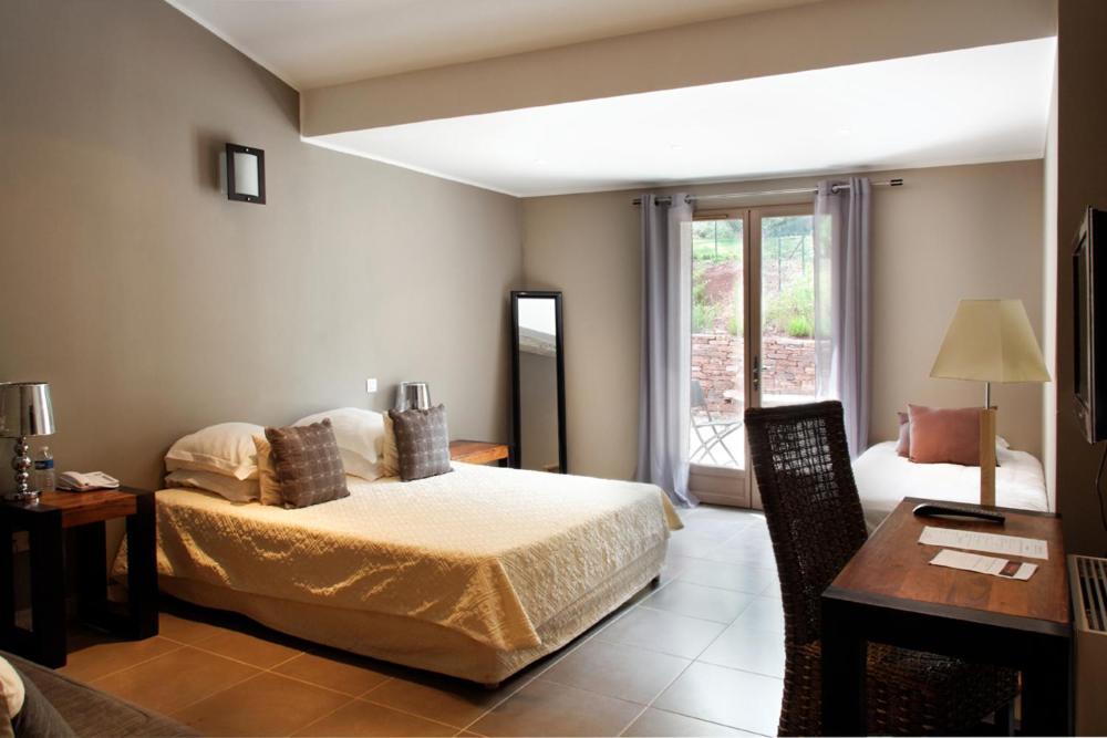 L'Hotellerie Kouros Cuers Bilik gambar